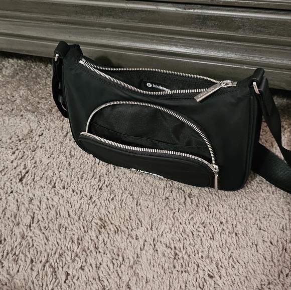 Lululemon crossbody with nano - Picture 7 of 11